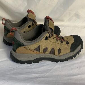 Salomon women hiking ankle boots sz 7.5 nice condition!